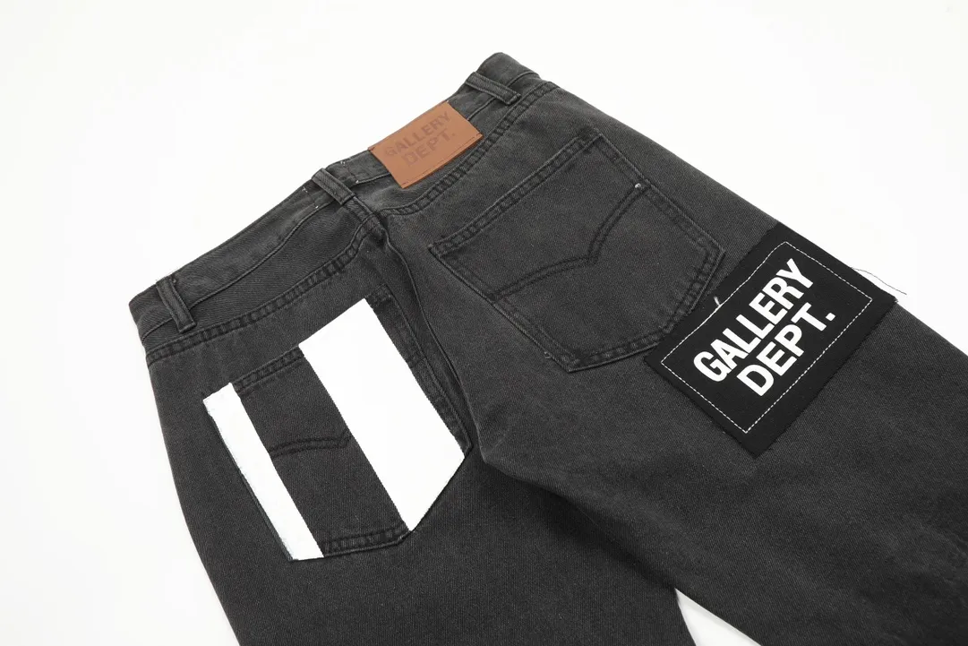 #8020 P246💰 GALLERY DEPT. Skull hand-stitched distressed distressed jeans - Original purchased and patterned to truly restore the ultimate vintage texture - Original hardware accessories, washed and other elevators, QR code analysis are all purchased from the original factory, high degree of restoration, you are welcome to compare with a certain product~ - Three-dimensional version Loose and comfortable, not picky about the figure, tall and slim, factory Seiko, original factory quality control, same style for men and women, can be matched with couples, versatile recommendation Essential jeans for all seasons Color: Distressed Black Size: S-XXL (28-36)